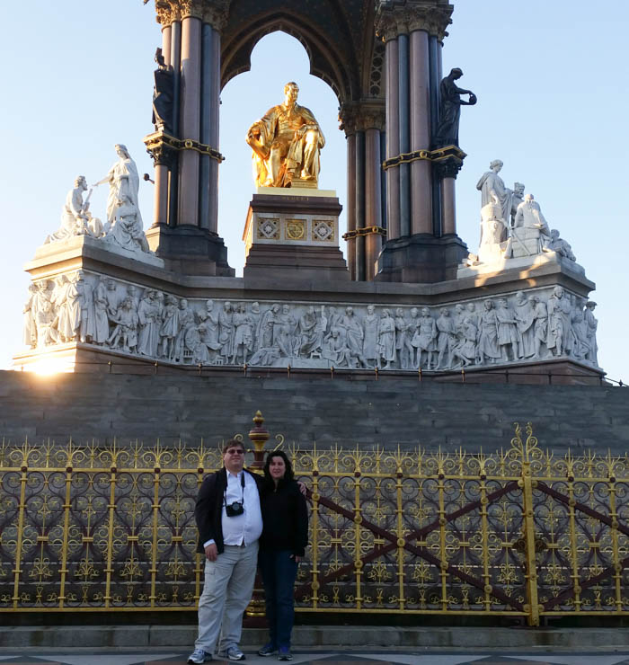 Traipsing across Hyde Park to see the Albert Memorial